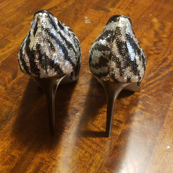 Shoe - Picture 3 of 4